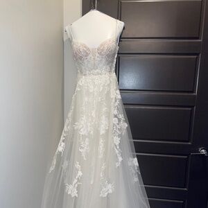 Essence of Australia Wedding Dress, Veil, & Headpiece